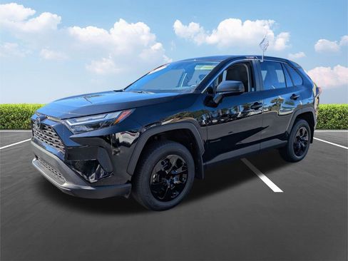 Used 2025 Toyota RAV4 LE image 8