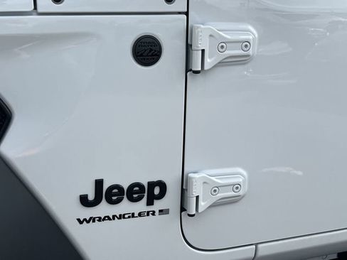 Used 2024 Jeep Wrangler Unlimited Sport AWD/4WD image 39
