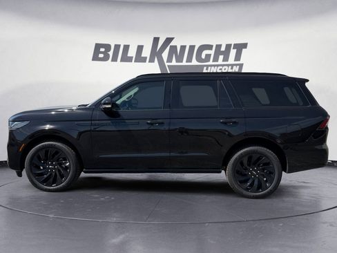 New 2026 Lincoln Navigator Reserve w/ Jet Appearance Package AWD/4WD image 2