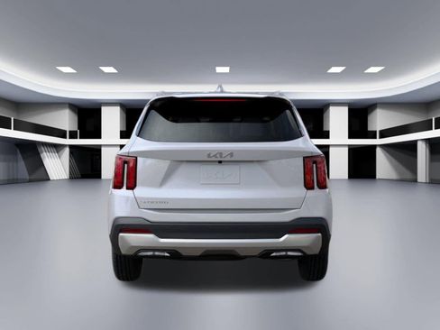 Used 2025 Kia Sorento S FWD image 5