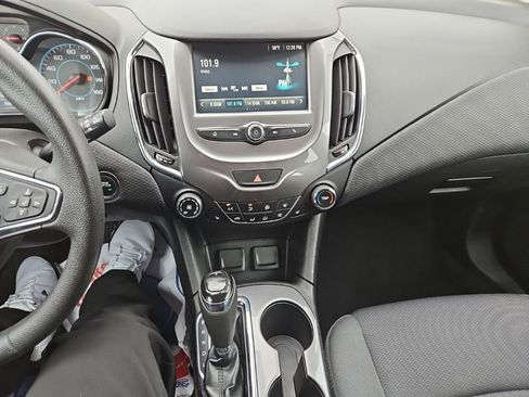 Used 2017 Chevrolet Cruze LT w/ Convenience Package FWD image 15