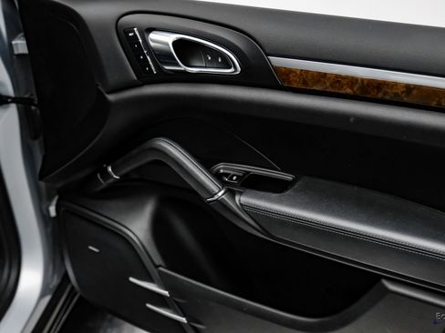 Used 2017 Porsche Cayenne S image 76