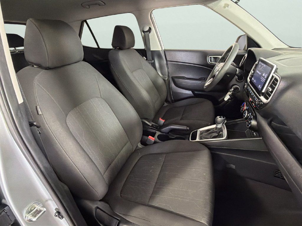 Used 2022 Hyundai Venue SE w/ Cargo Package FWD image 32