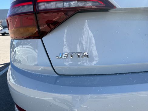 Used 2019 Volkswagen Jetta SE w/ Cold Weather Package image 24