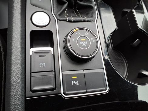 Used 2022 Volkswagen Atlas SE image 22