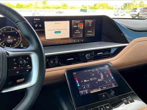 Used 2025 INFINITI QX80 Sensory image 7