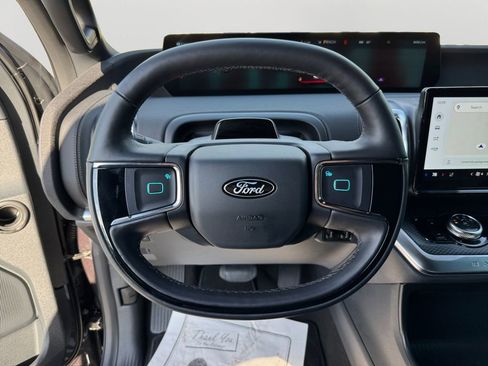 Used 2025 Ford Expedition Platinum w/ Stealth Appearance Package image 19