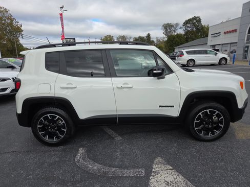 Certified 2023 Jeep Renegade Latitude AWD/4WD image 2