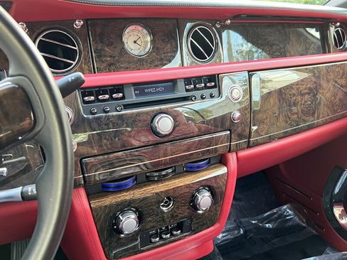 Used 2010 Rolls-Royce Phantom Coupe image 24