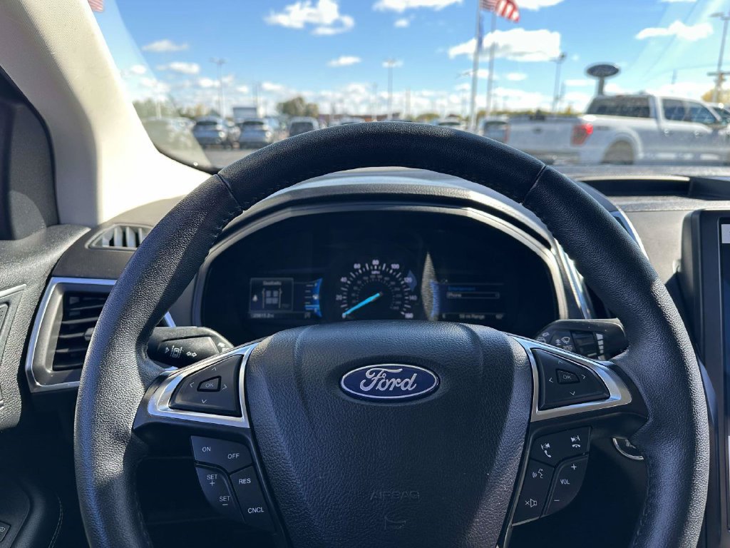 Certified 2024 Ford Edge Titanium AWD/4WD image 17