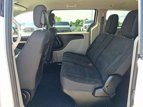 Used 2019 Dodge Grand Caravan SE FWD image 11