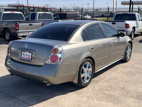 Used 2003 Nissan Altima 3.5 SE FWD image 6