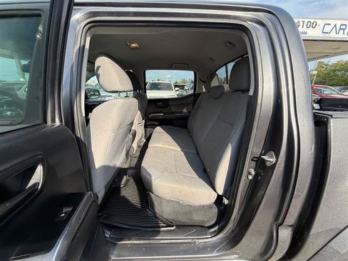 Used 2018 Toyota Tacoma SR5 AWD/4WD image 20