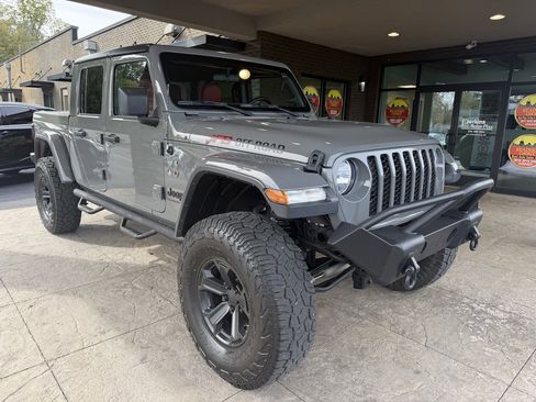 Used 2020 Jeep Gladiator Sport w/ Quick Order Package 24S image 5