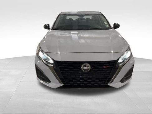 Used 2023 Nissan Altima 2.5 SR image 2