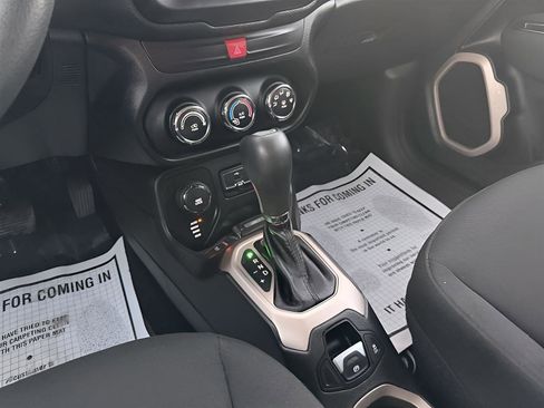 Used 2016 Jeep Renegade Sport w/ Power & Air Group image 17