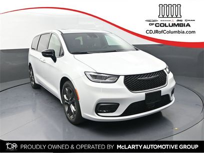 New 2026 Chrysler Pacifica Select