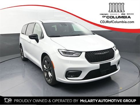 New 2026 Chrysler Pacifica Select image 1