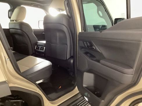 Used 2025 Lexus GX 550 AWD/4WD image 19