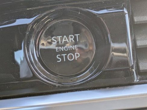 Used 2025 Nissan Pathfinder SL image 25