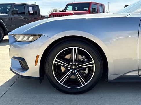 Used 2024 Ford Mustang Premium image 5