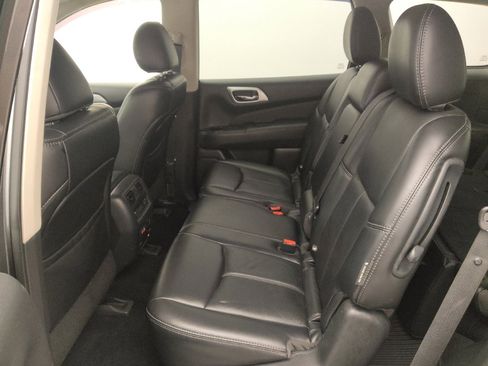 Used 2019 Nissan Pathfinder SL image 18