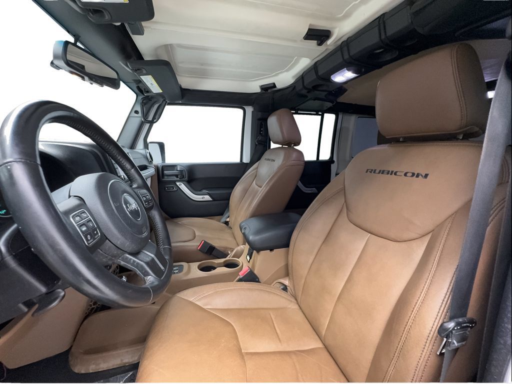 Used 2016 Jeep Wrangler Unlimited Rubicon w/ Connectivity Group AWD/4WD image 18