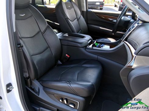 Used 2020 Cadillac Escalade Luxury image 12