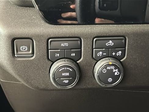 Used 2024 Chevrolet Silverado 1500 LT AWD/4WD image 20