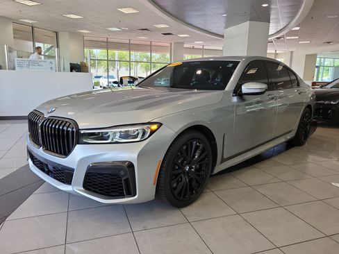 Used 2022 BMW 750Li xDrive AWD/4WD image 1