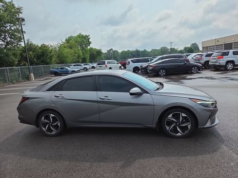 Certified 2022 Hyundai Elantra Limited FWD image 5