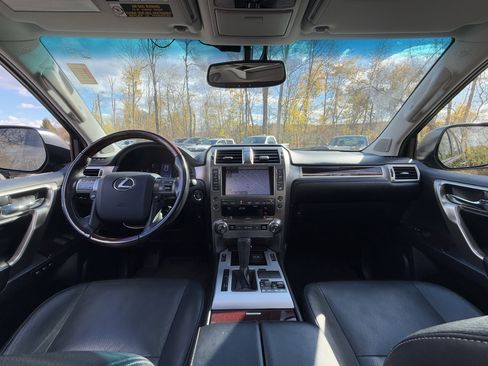 Used 2017 Lexus GX 460 image 2