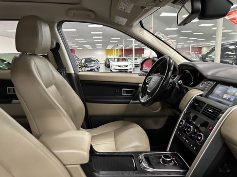 Used 2018 Land Rover Discovery Sport HSE image 32