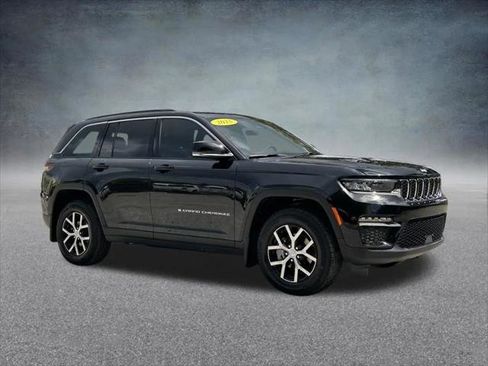 Certified 2025 Jeep Grand Cherokee Limited w/ MOPAR Finishing Package RWD image 4