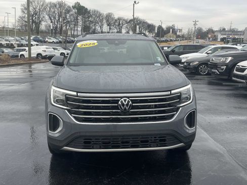 Certified 2025 Volkswagen Atlas SE w/ Panoramic Sunroof Package image 2