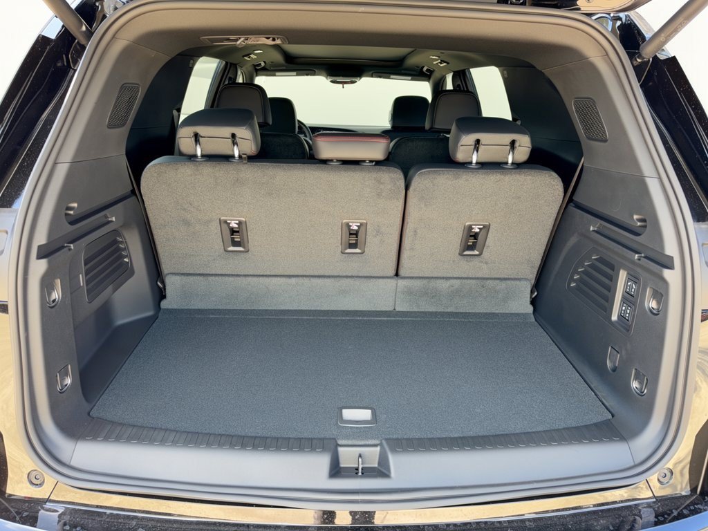 New 2027 Chevrolet Traverse RS FWD image 28