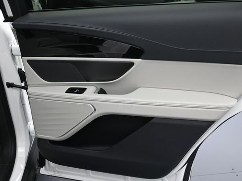 New 2026 Lincoln Nautilus Premier image 38