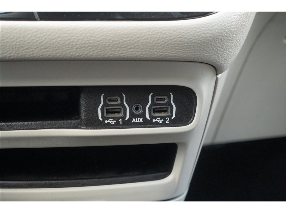 Used 2021 Chrysler Pacifica Touring-L FWD image 18