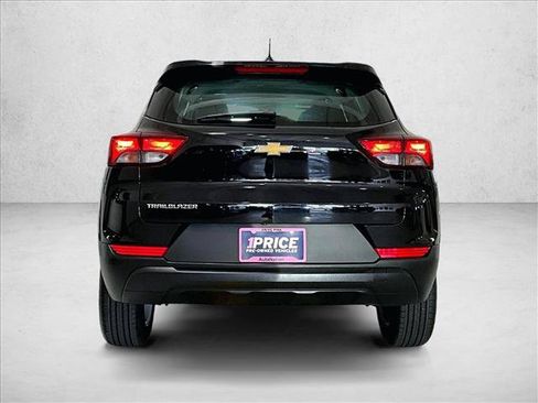 Used 2025 Chevrolet TrailBlazer LS FWD image 4