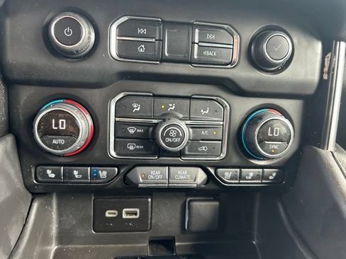 Used 2024 Chevrolet Tahoe Premier AWD/4WD image 33