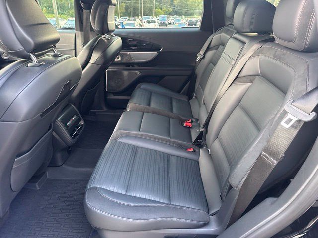 Used 2025 Lincoln Nautilus Reserve AWD/4WD image 11