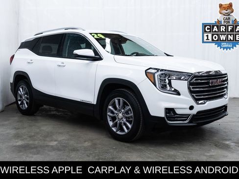 Used 2024 GMC Terrain SLT image 1