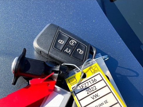 Used 2022 Volkswagen Tiguan SE image 11