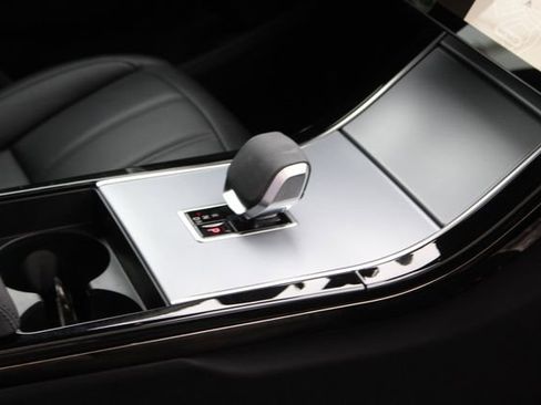 Used 2025 Land Rover Range Rover Evoque S image 28