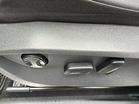 Used 2023 Volkswagen Tiguan SE R-Line image 25