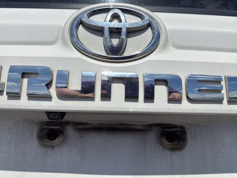 Used 2016 Toyota 4Runner SR5 AWD/4WD image 15