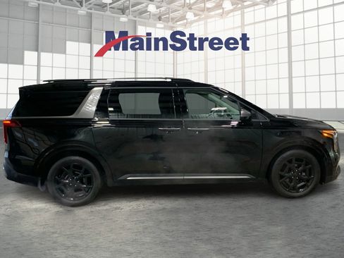 Used 2025 Kia Carnival SX Prestige image 6