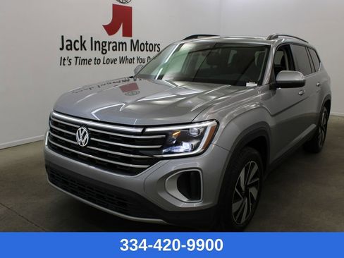 Certified 2024 Volkswagen Atlas SE FWD image 1