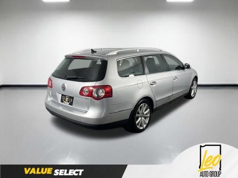 Used 2010 Volkswagen Passat Komfort FWD image 5