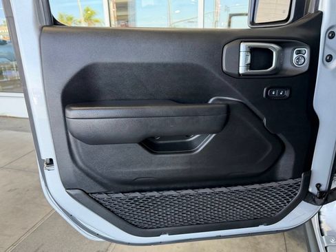 Used 2023 Jeep Wrangler Unlimited AWD/4WD image 18